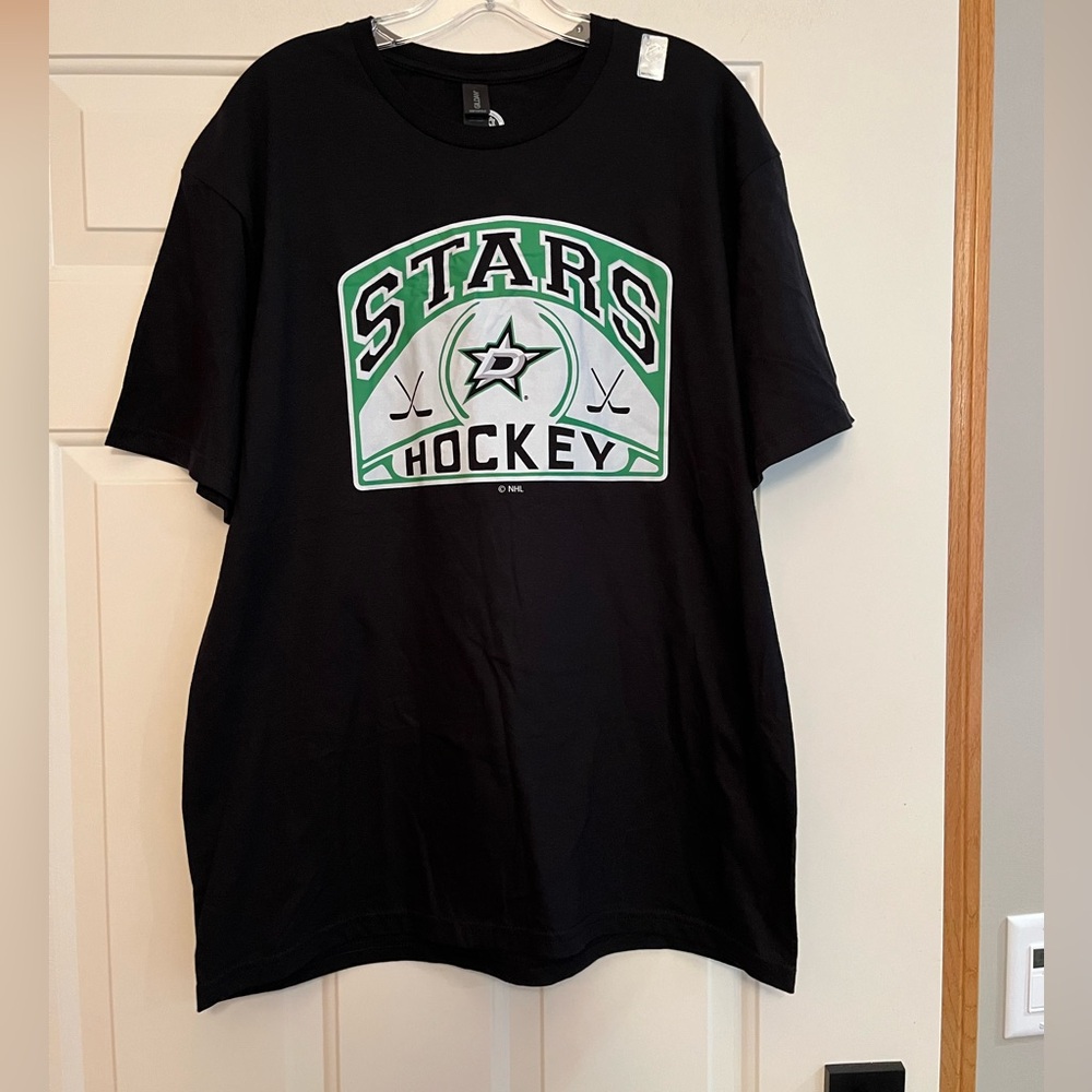 NHL Dallas Stars men’s black short sleeve silkscreened t shirt. Size large